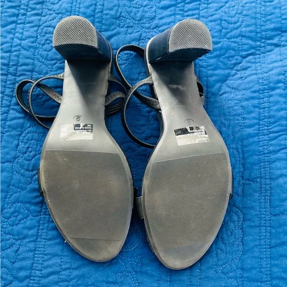 Francesca’s Black heels - Picture 3 of 5